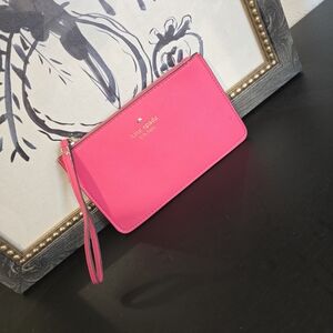 Kate Spade New York Women’s Lucy Medium L Zip Wristlet Pink